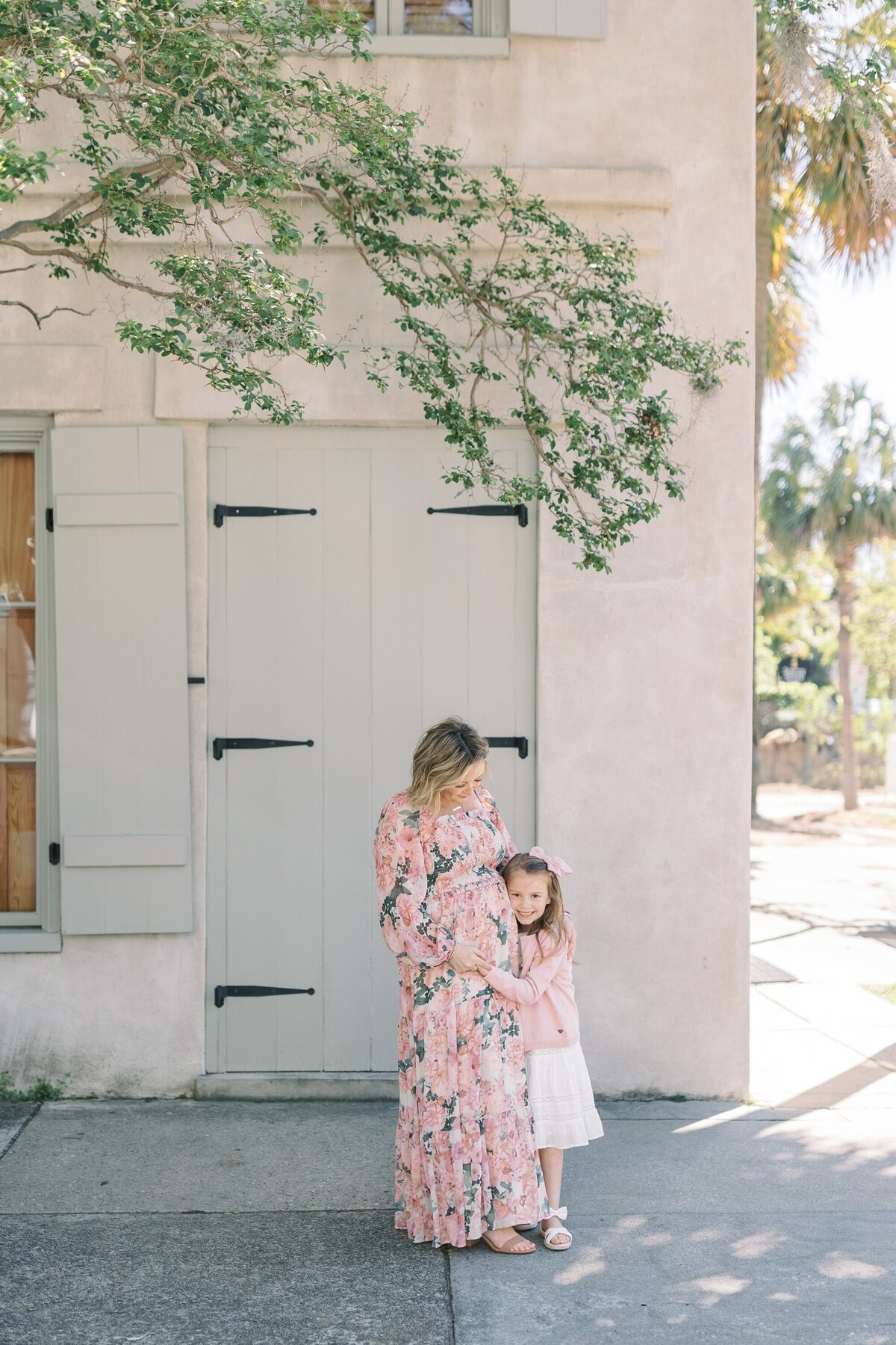 Downtown-Charleston-Maternity-Photos-with-Studio_0026