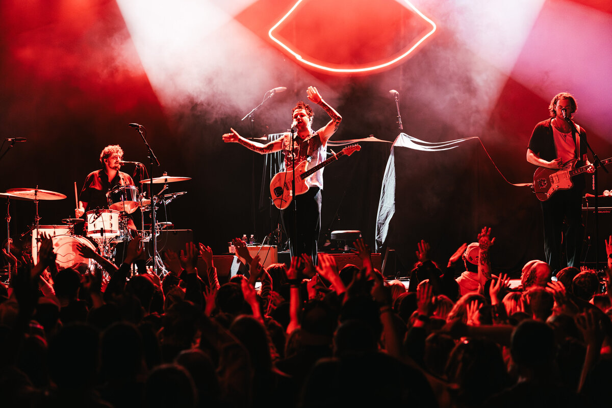 lovelytheband-firstavenue-101324-maddiwaldo-44