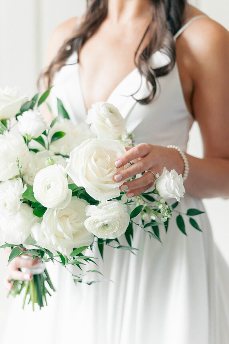 bride holding bouquet minneapolis wedding photographer