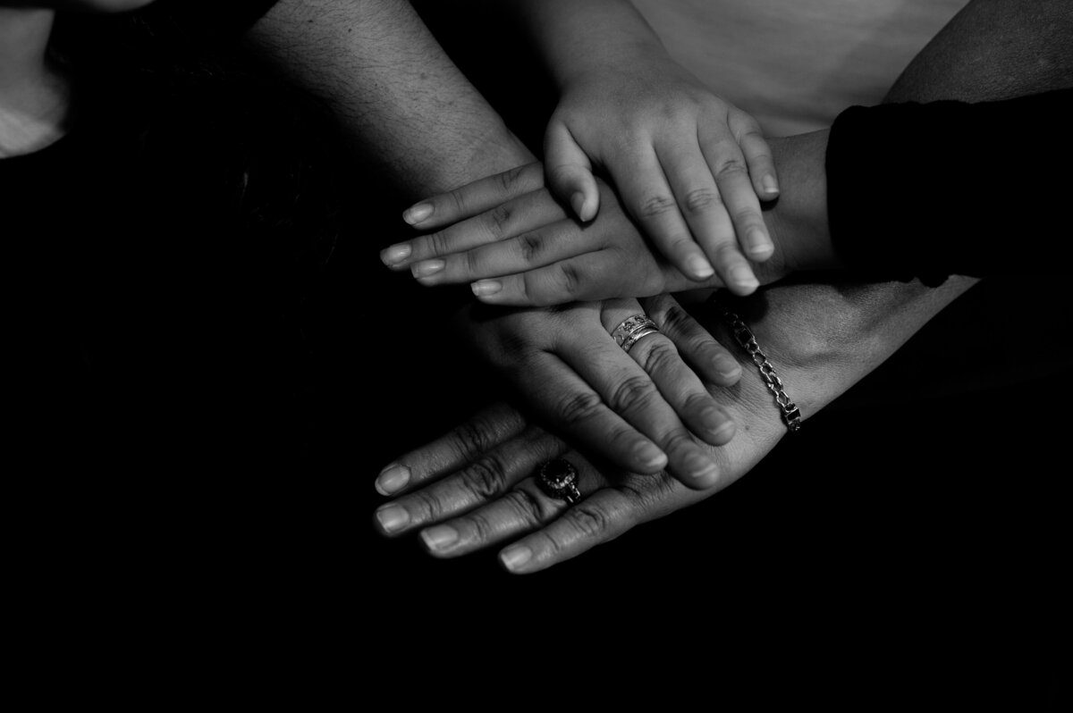 B&W hands_-10