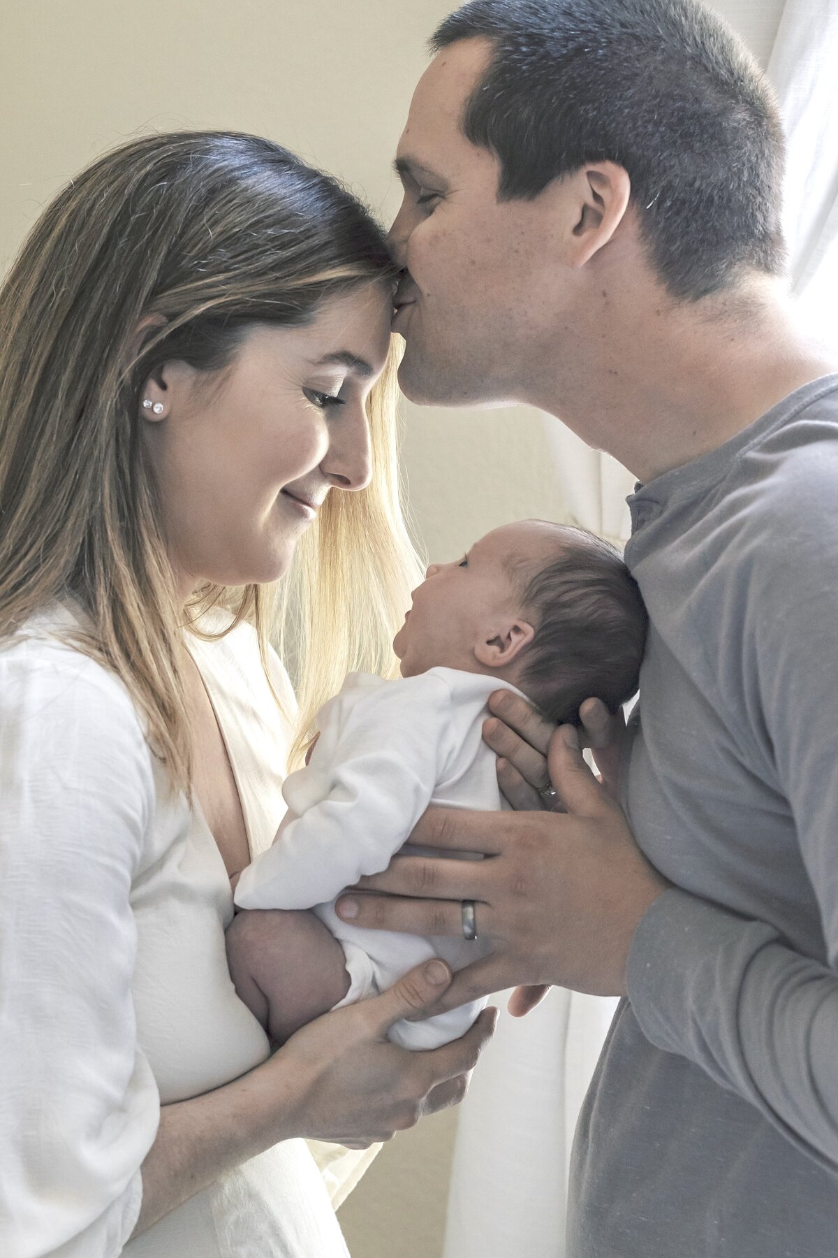 Newborn poses, newborn photo session, newborn lifestyle session, newborn photographer