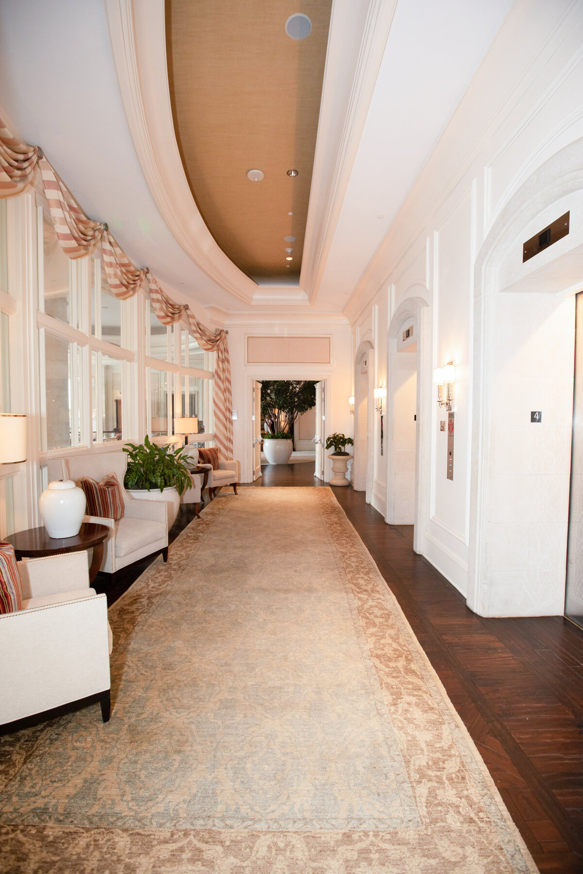st-regis-atlanta-wedding-venue-elevator-lobby