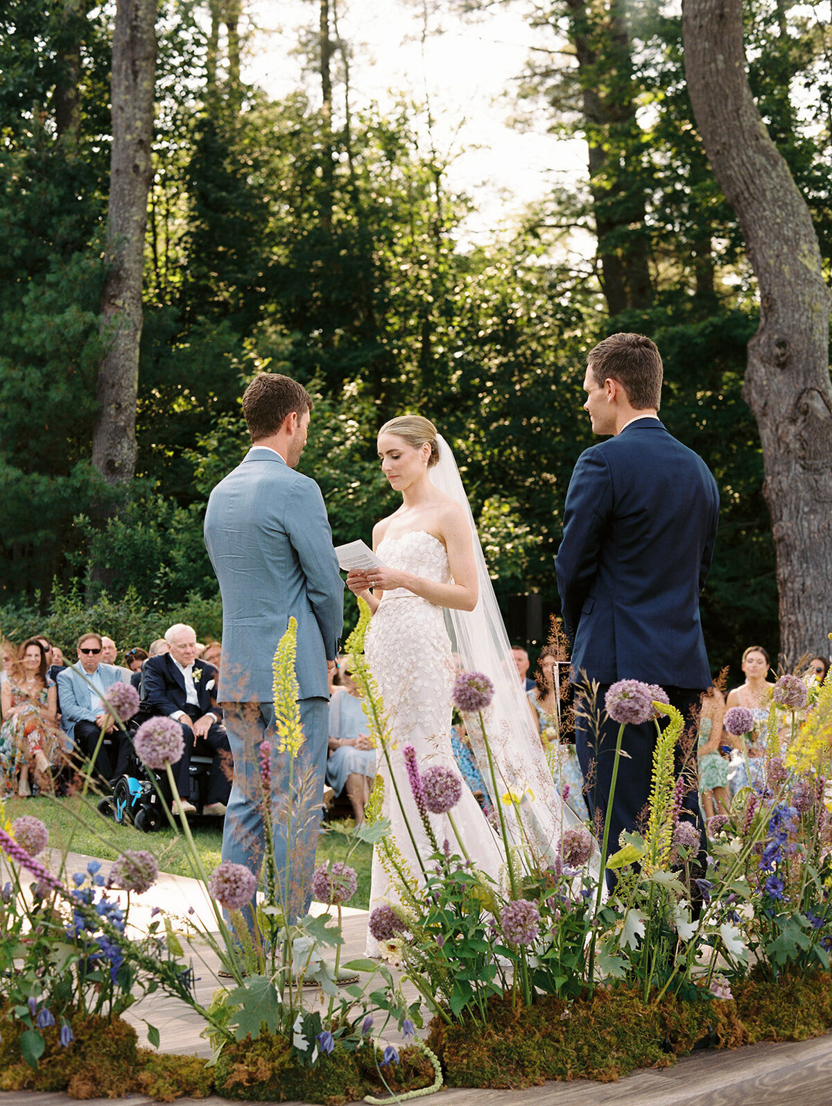 outdoor-wedding-flowers