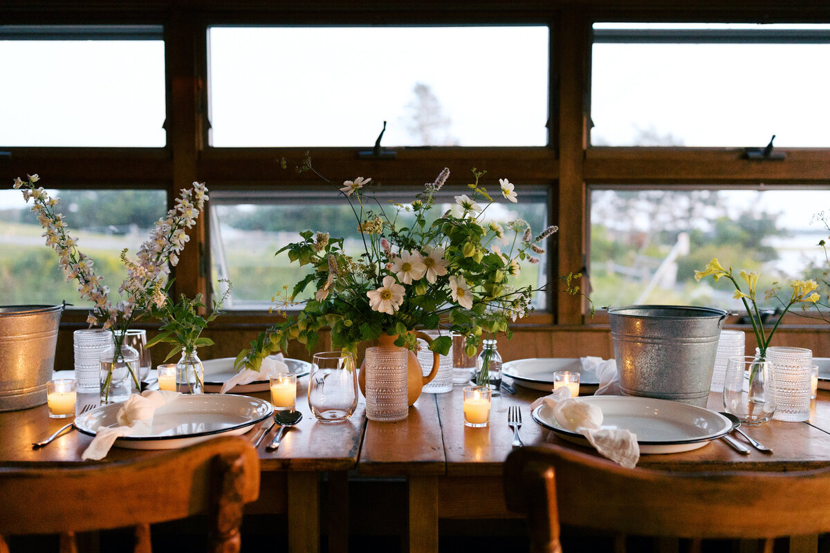 Marthas-vineyard-wedding-planner-kg-events-design-luxury-destination-weddings-private-events-corporate-events-aquinnah-ma-event-designer-outermost-inn-outdoor-tented-wedding-reception-black-frame-tent-114