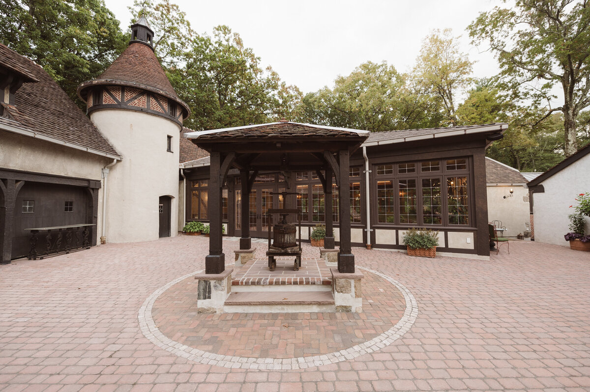 the best wedding photographer in north new jersey photos at pleasantdale chateau venue