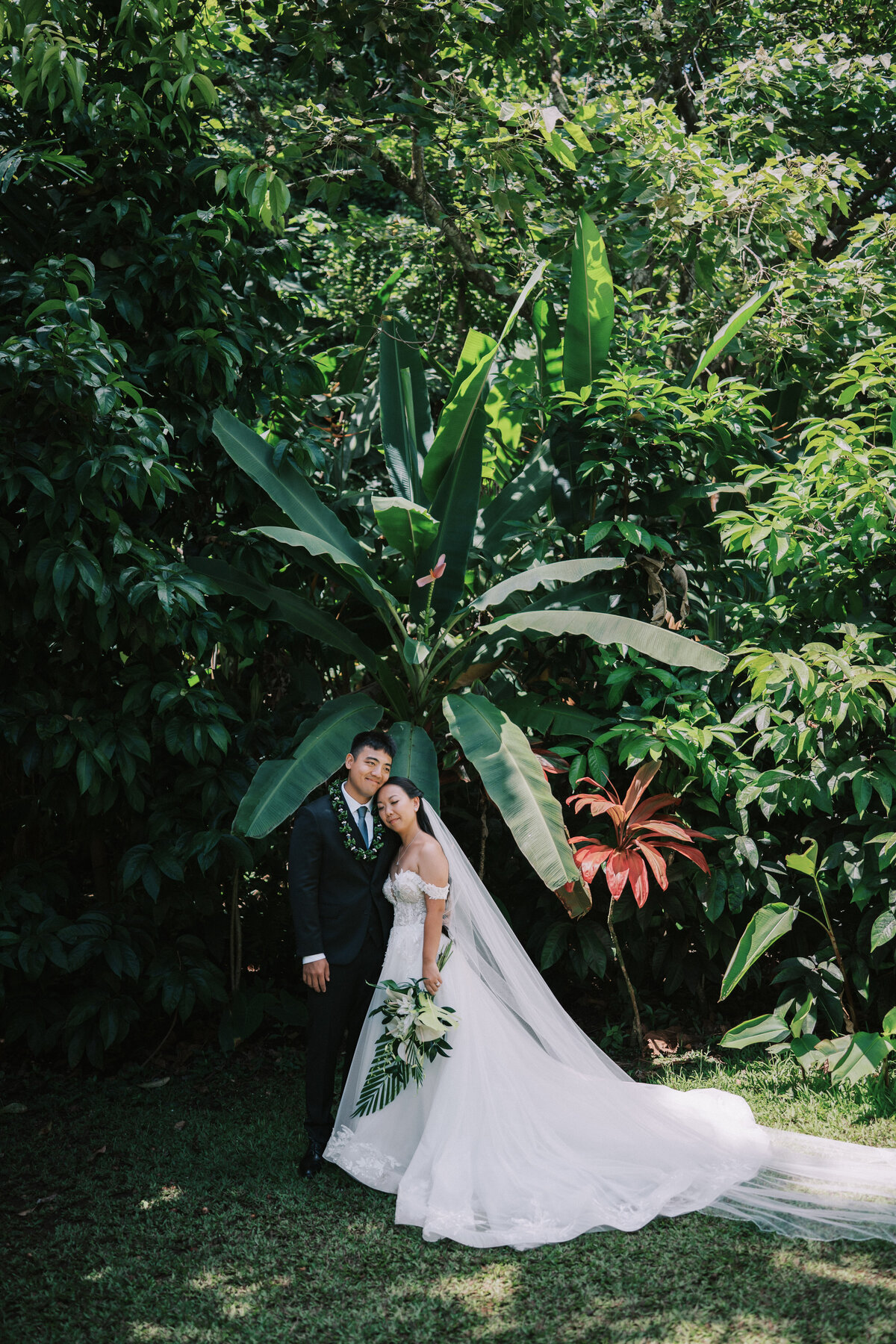 SundayIndigo_Hawaii-Wedding-Photographer-Haiku-Garden-17
