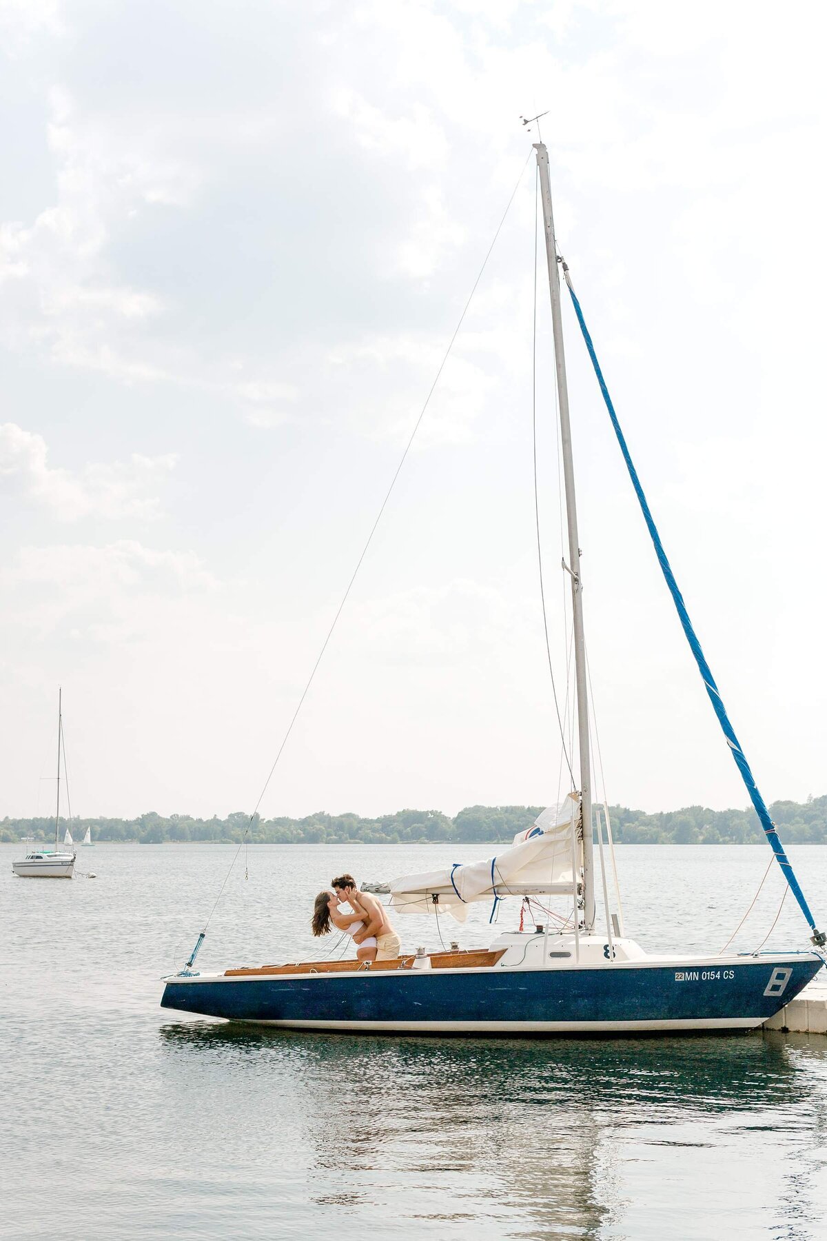 MN-best-photographer-wedding-engagement-near-me-alexandra-robyn-beach-engagement_0024