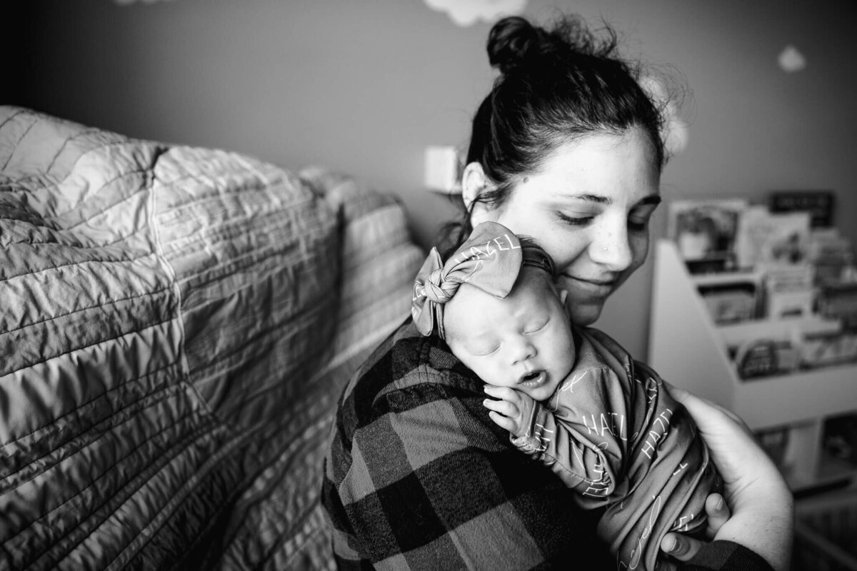 cincinnati-newborn-lifestyle-session-mommy-and-me