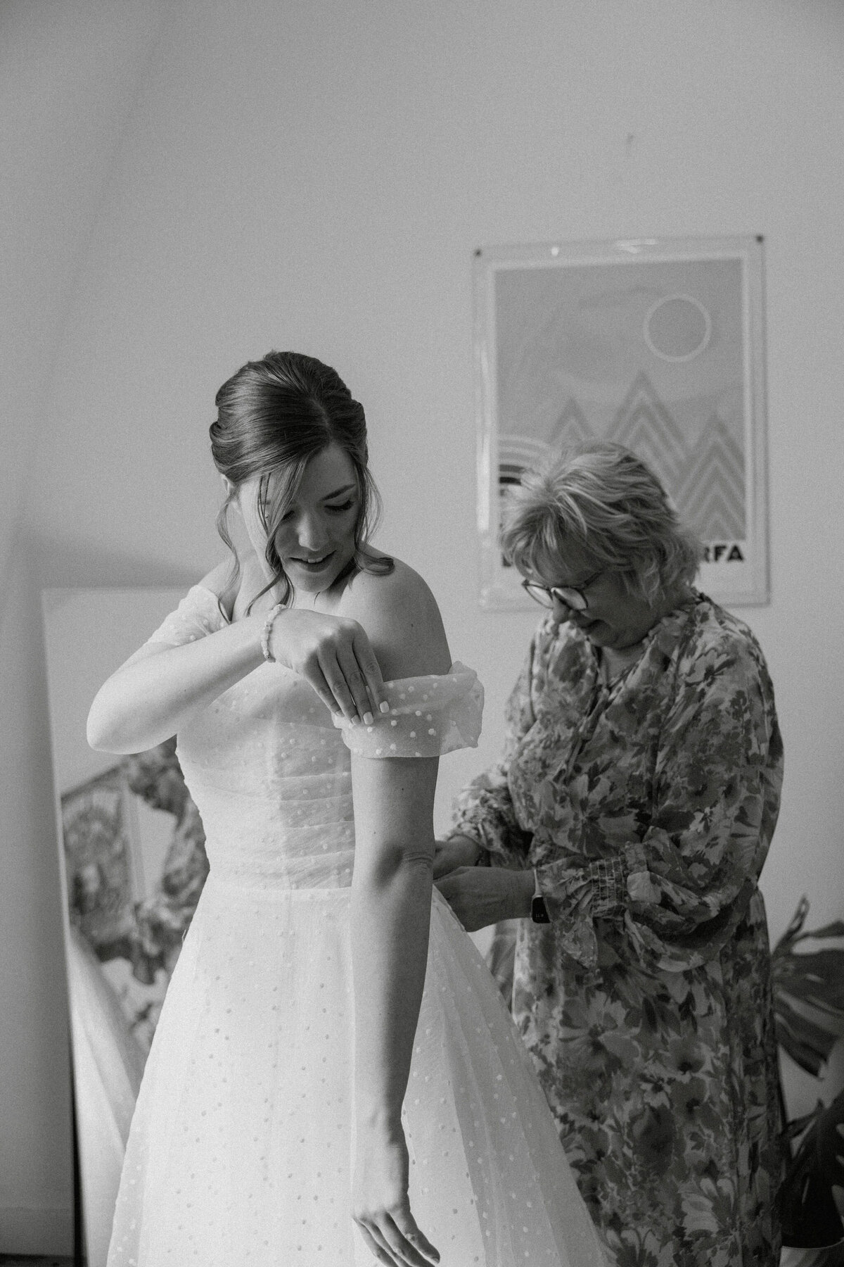 Brooke&PerronWeddingPhotos_GettingReady_AustinWeddingPhotographer_HereafterFilms-33
