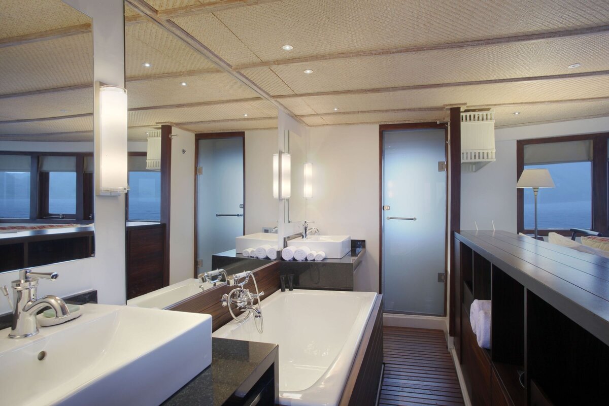 Alila Purnama Luxury Yacht Charter Komodo Master Cabin Bathroom