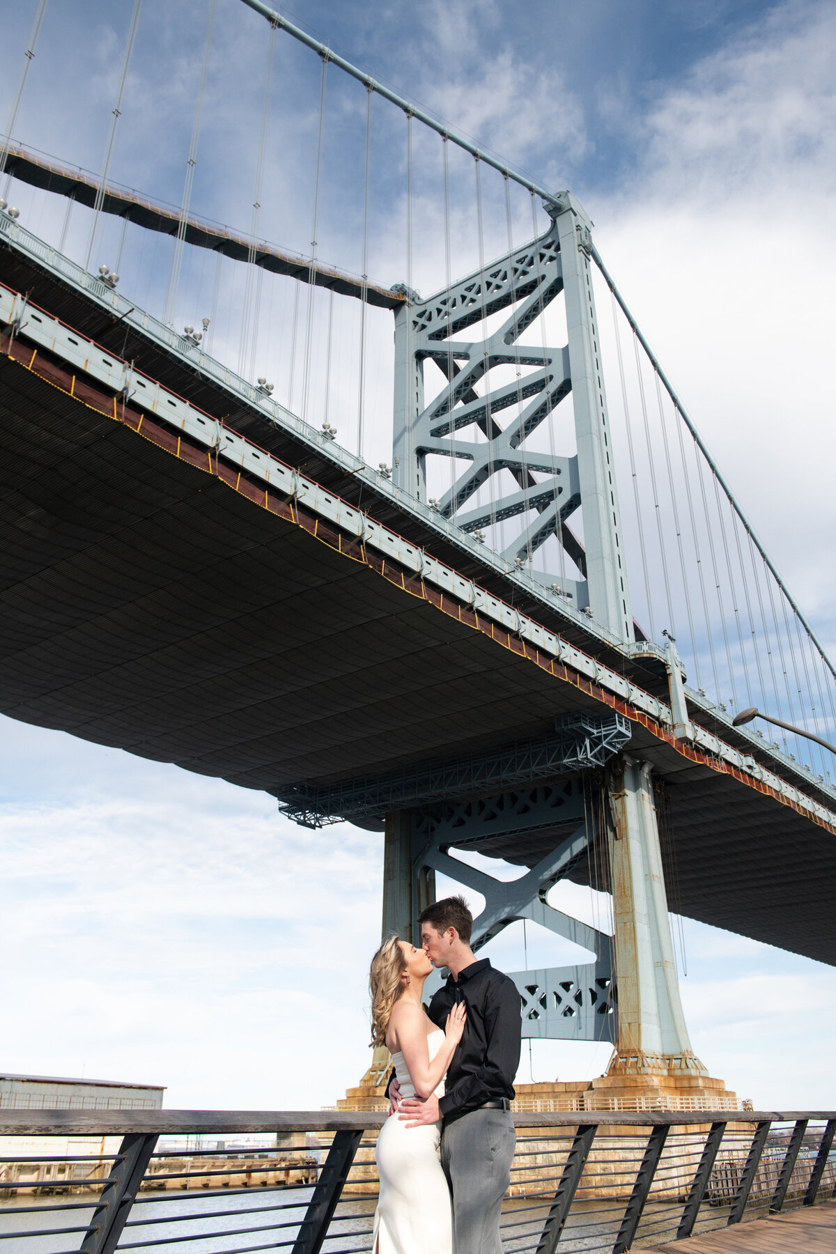 philadelphia_engagement_photo_under_Ben_Franklin_Bridge