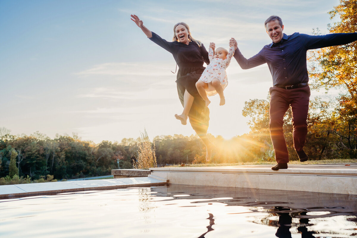 virginia-lakefront-poolside-fall-family-photo-session-erin-lassahn-photography-049