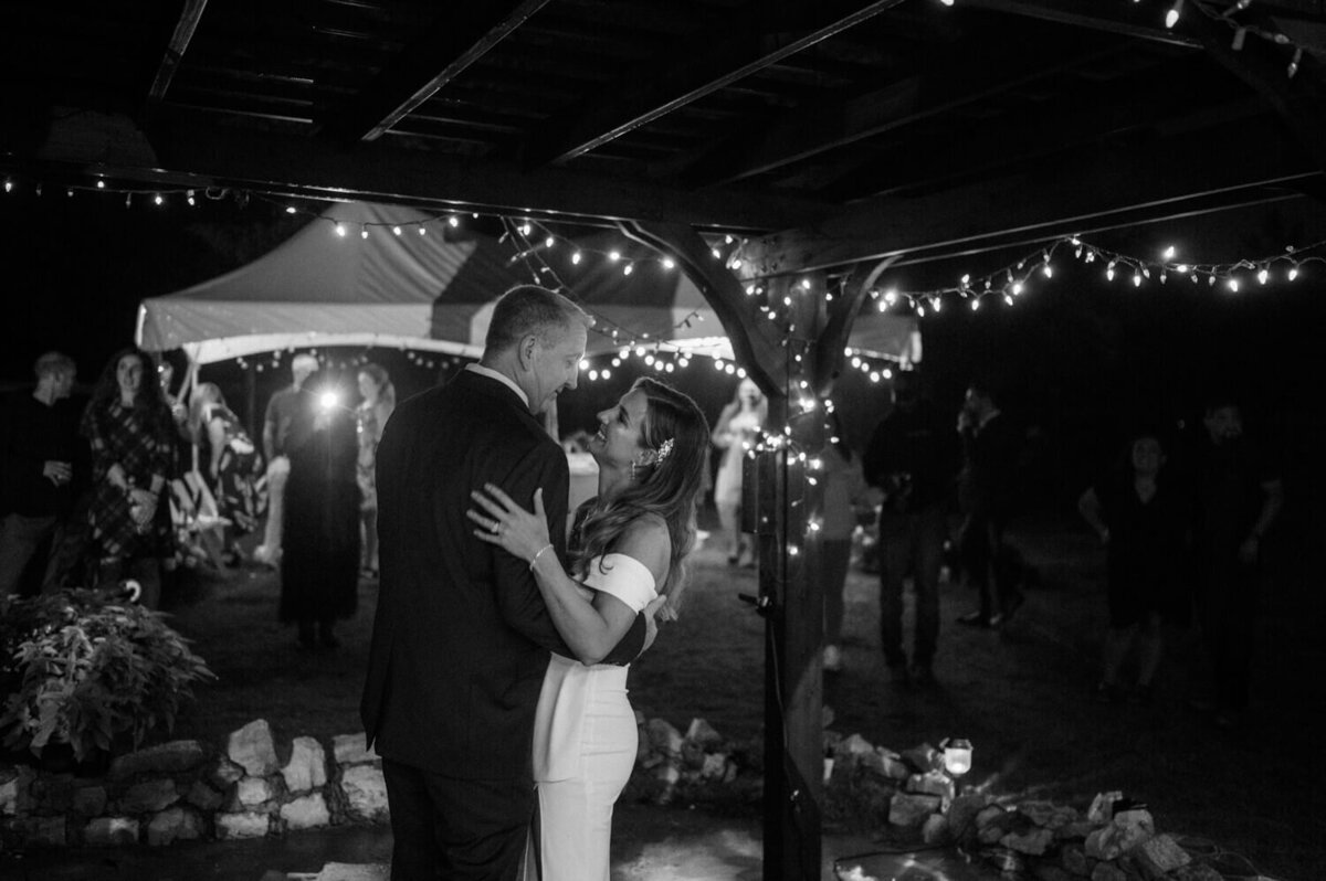 bride-and-father-dance-under-outdoor-pergola