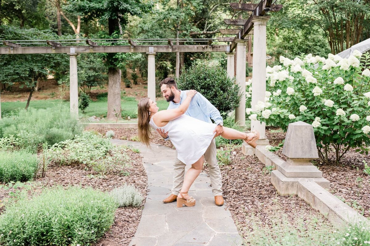 Elli-Row-Photography-CatorWoolford-Gardens-Engagement_2977