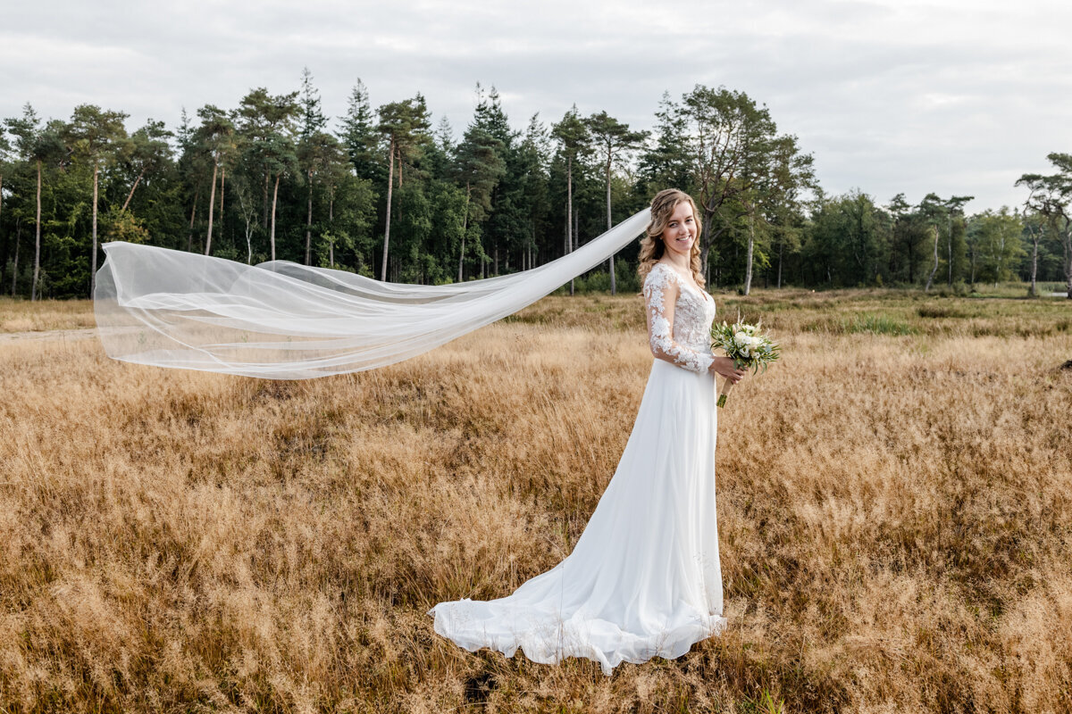 Country bruiloft, boerderij bruiloft, trouwen in Friesland, bruidsfotograaf, trouwfotograaf (57)