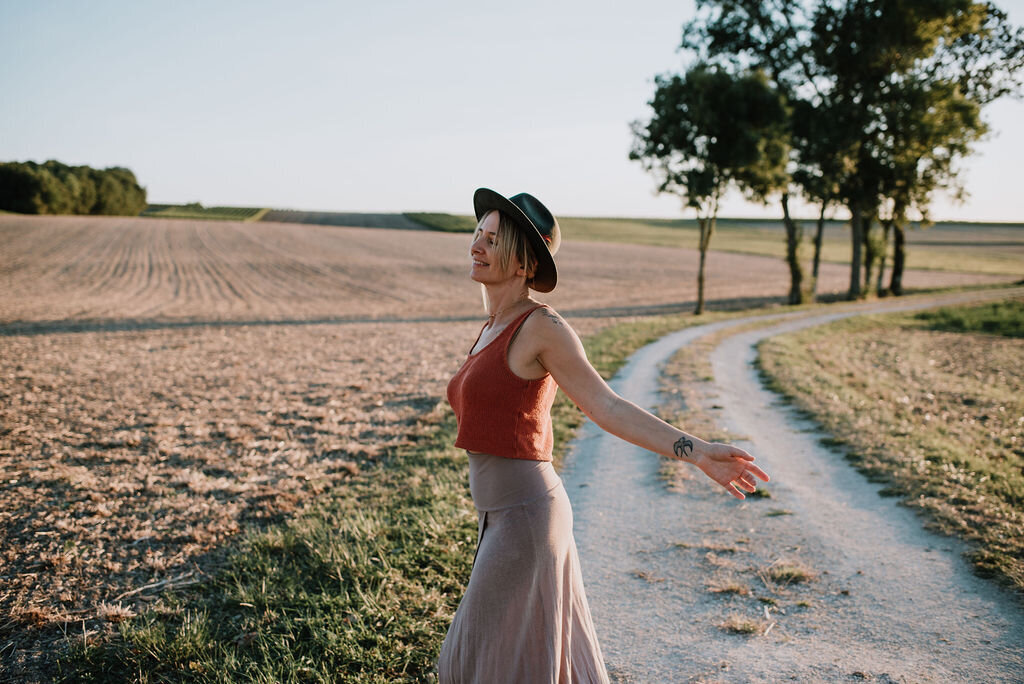 Sara-PersonalBrandingPhotoshoot-Vineyard-France-AisteSaulytePhotography-19