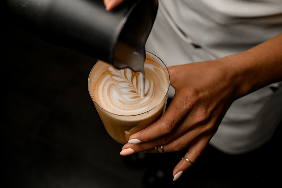 latte-art-pour