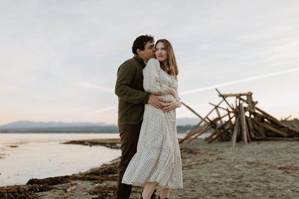 TayMariePhotoKatie+SteveMaternity-RathtrevorBeachParksville-47