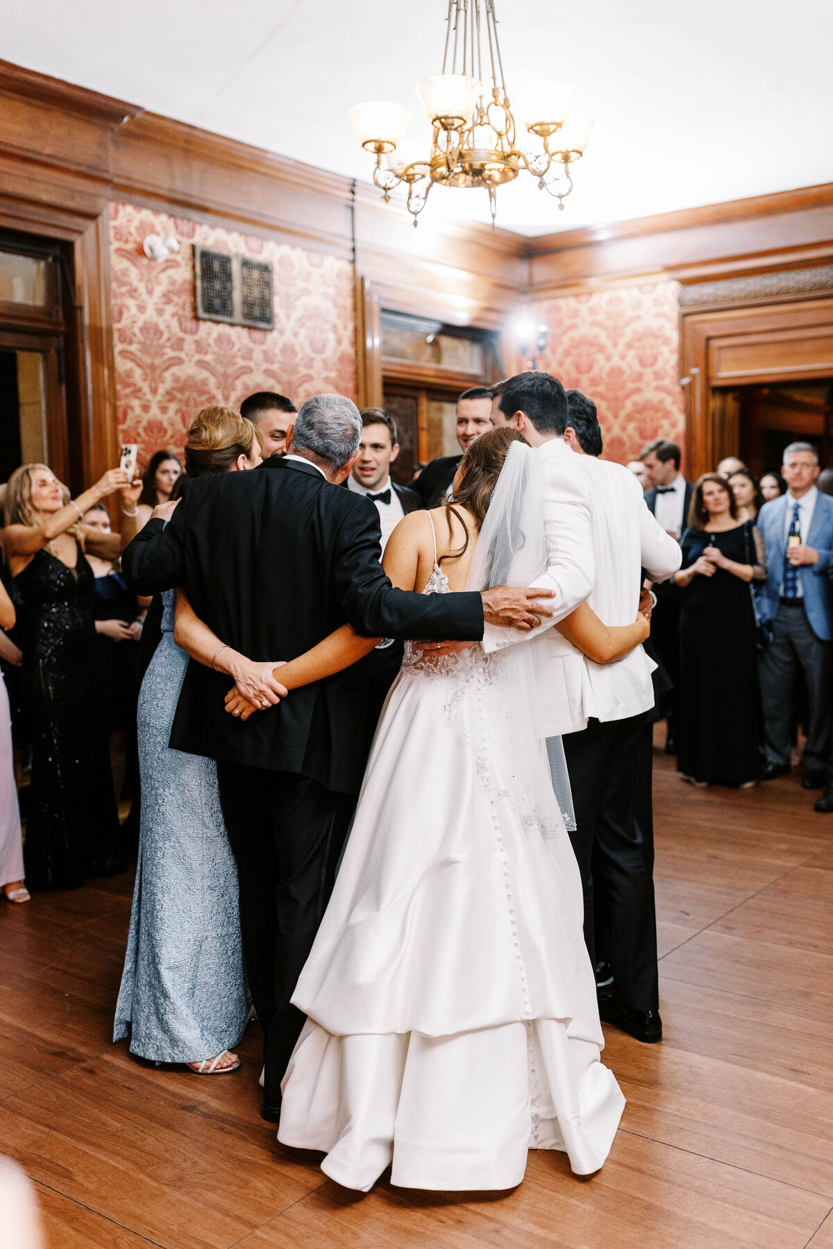 cairnwood-estate-spring-wedding-philadelphia-photographer-reception-party_088