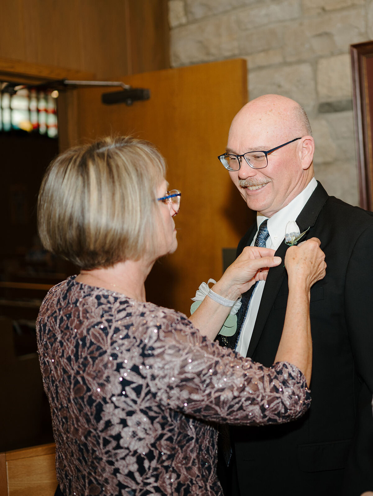 Traditional summer church wedding Rochester MN | Oduma photography -174