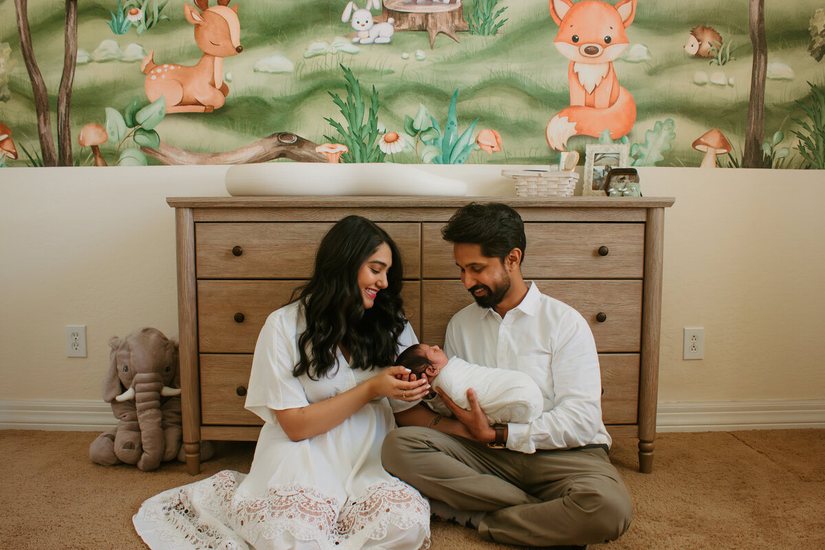 mom leaning over newborn