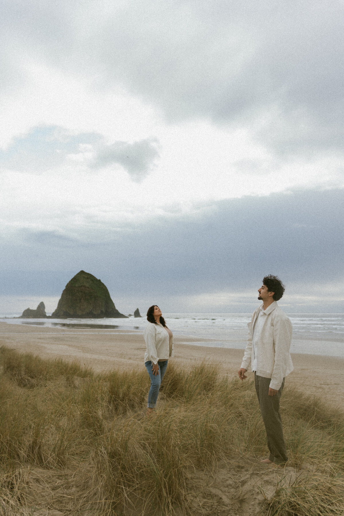 cannon beach - oregon documentary storytelling - couples sunset photos-22