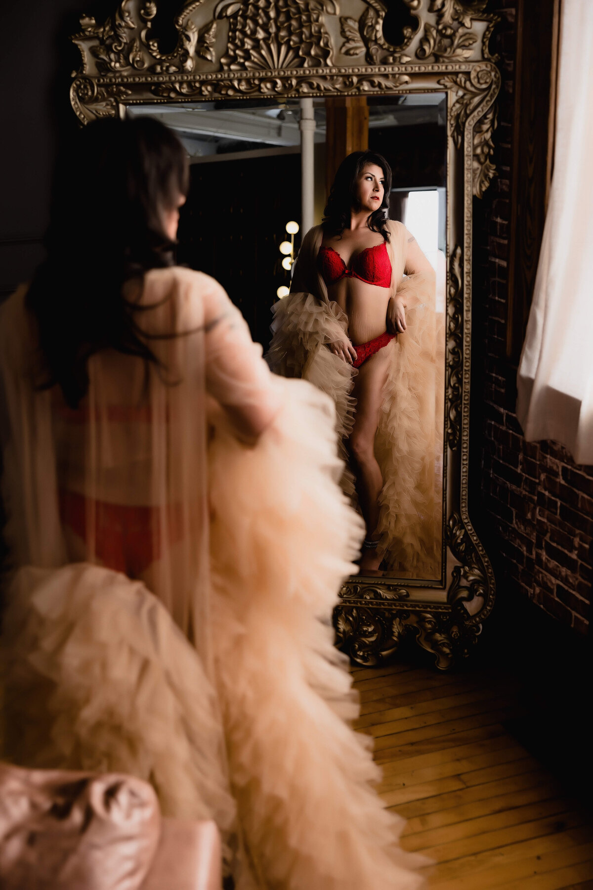 luxury-robe-woman-mirror-