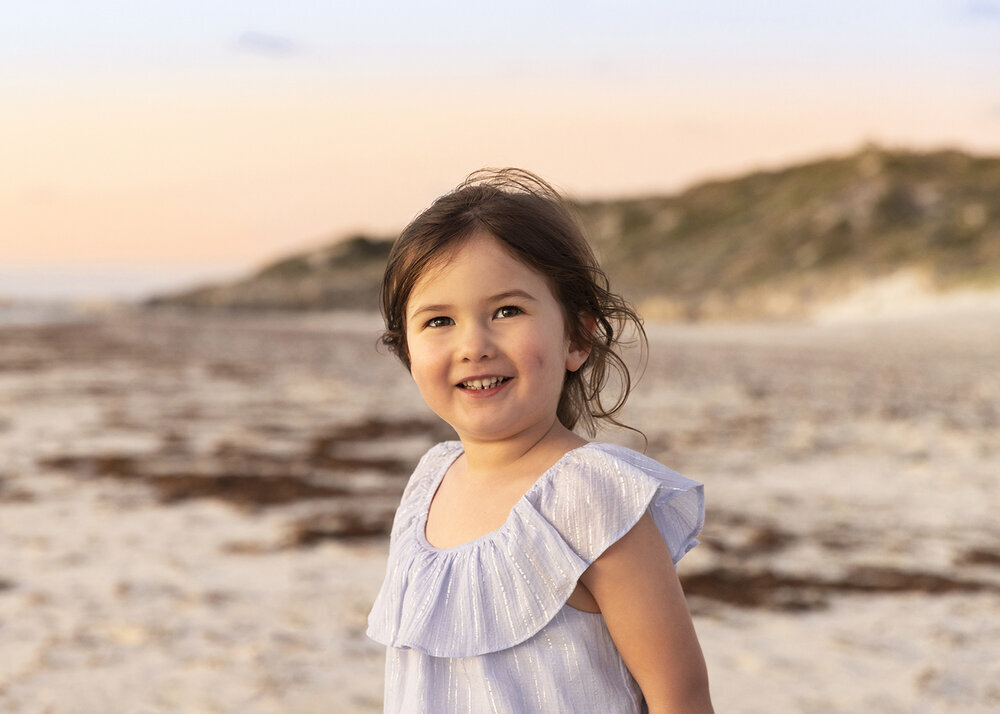 FAMILY_LITTLEGIRLBLUEDRESSONTHEBEACH