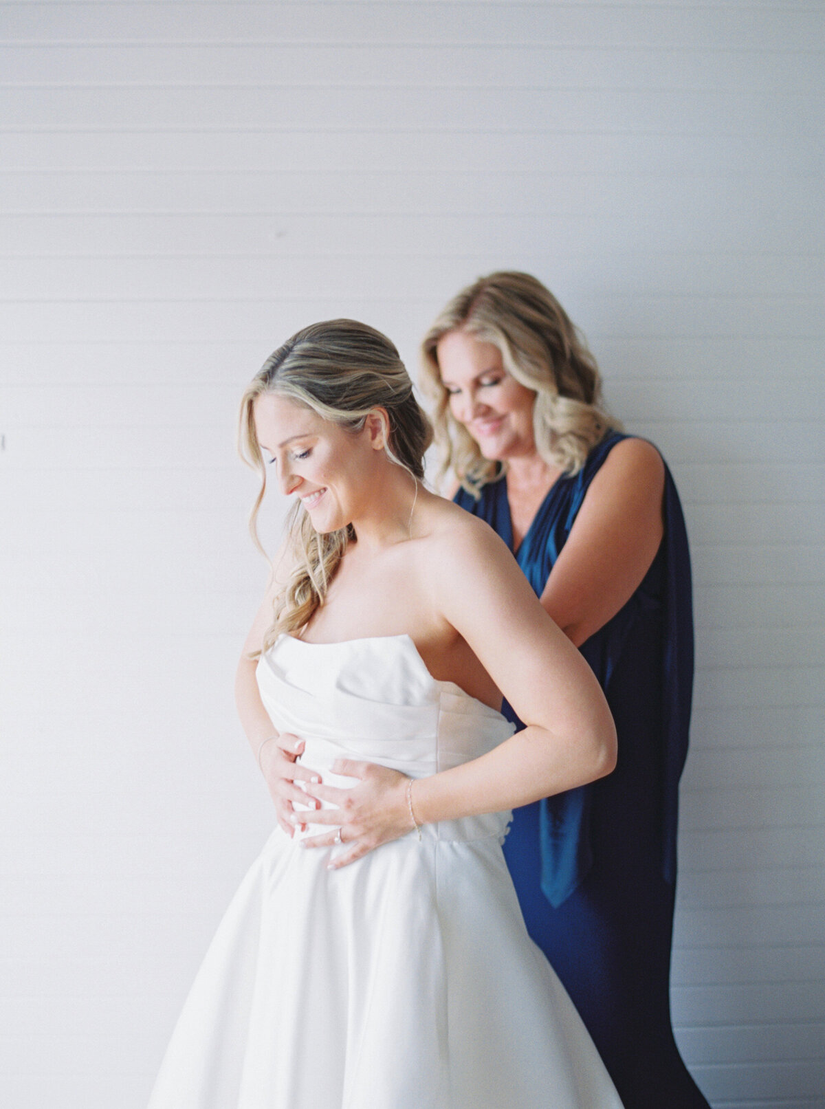 Emily March Photography Wilmington, North Carolina and Destination Wedding Engagement Photographer Heirloom Photography for Memorable Gatherings Light Airy Sentimental Imagery Images Weddings VaughanWedding_0074 copy