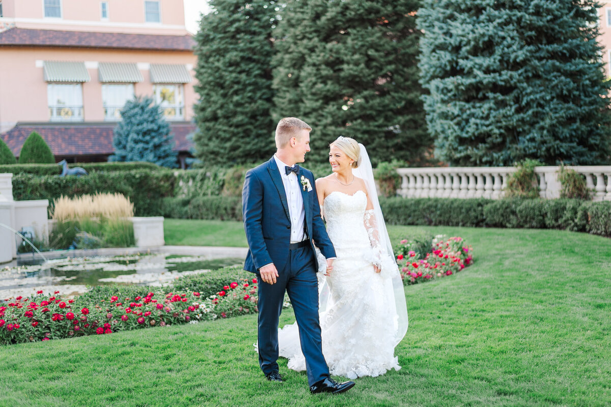 denver-wedding-photographer-couple-broadmoor