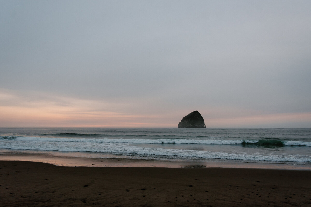cape_kiwanda_oregon_coast_sunset_1