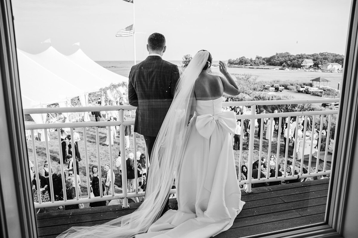 balcony-at-guilford-yacht-club-jen-strunk-events