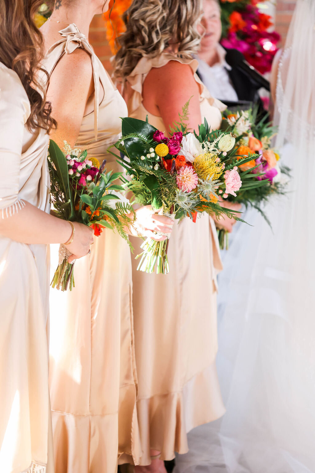 bridesmaids-bouquets-brick-wedding-san-diego-sarah-block-photography
