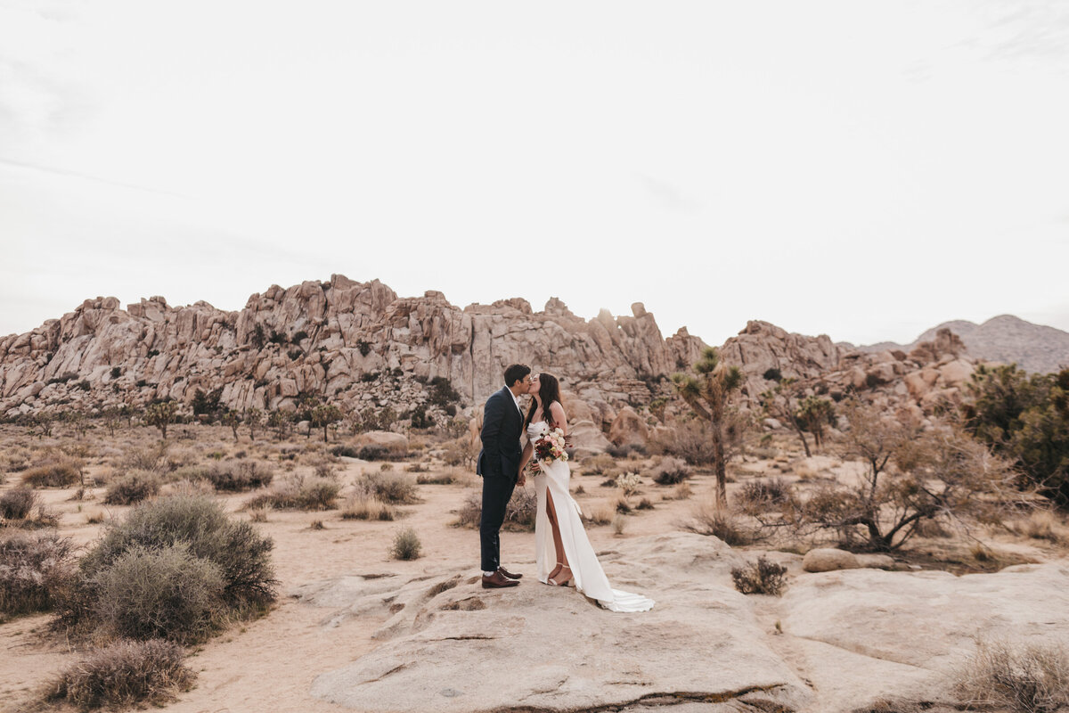 joshua-tree-elopement-photographer