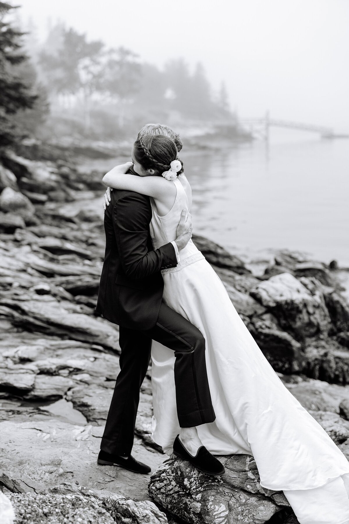Modern_Black_Tie_Rainy_Summer_Wedding_Spruce_Point_Inn_Maine_Photography_0061