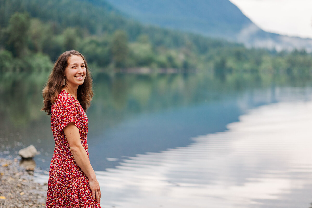 Rattlesnake-Lake-Engagement-Photos-30