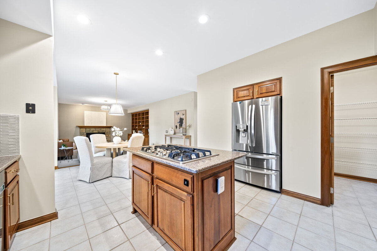 10-web-or-mls-A7407352