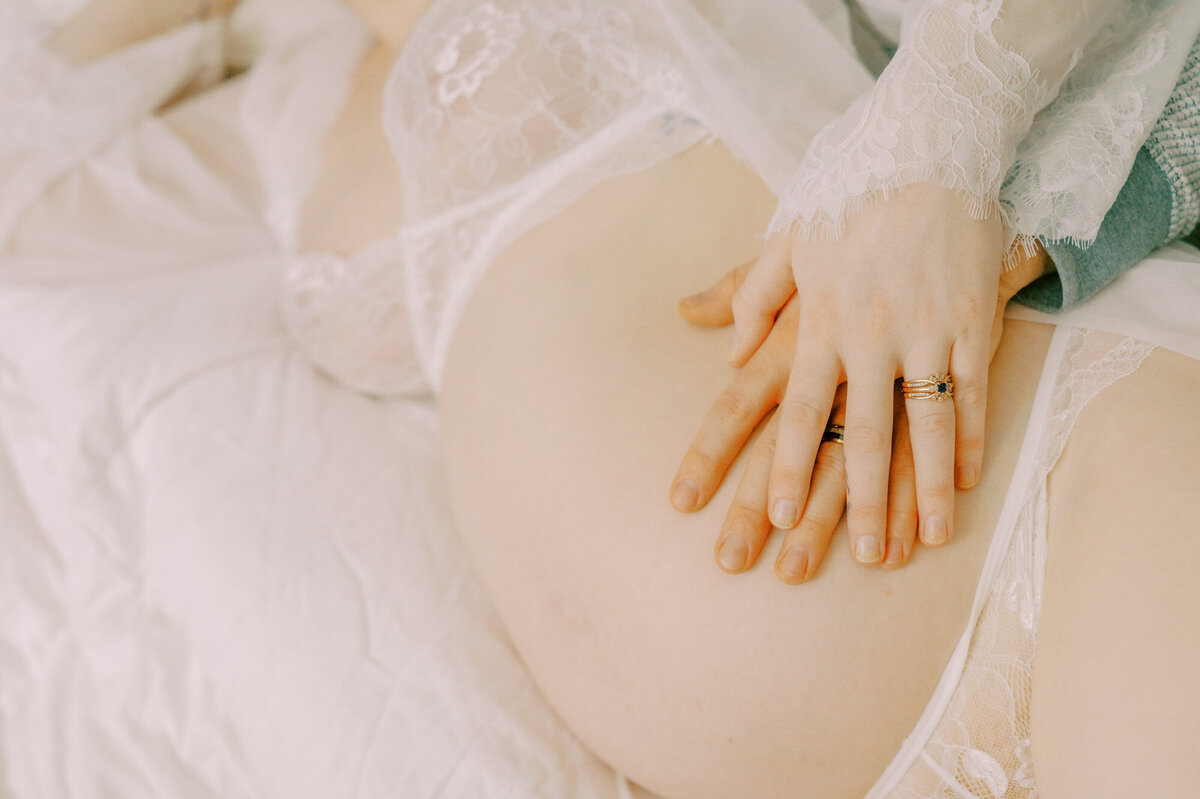 intimate-maternity-boudoir-session-53