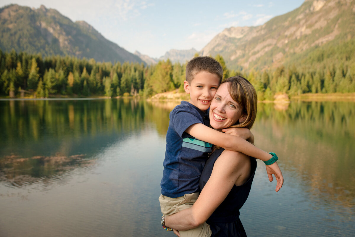 Sammamish Family Photo Gold Creek Pond