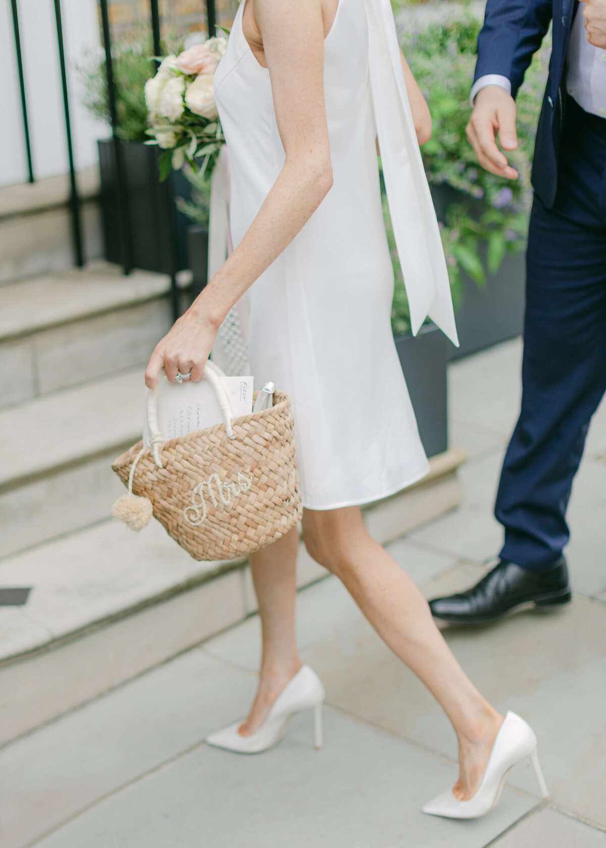 chloe-winstanley-wedding-london-galvan-bride-basket