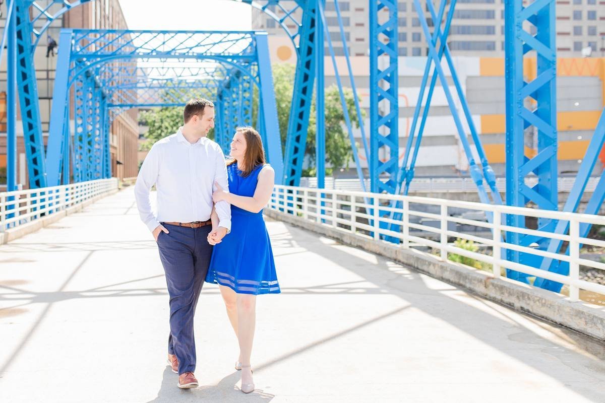 blue-bridge-grand-rapids-engagement-pictures