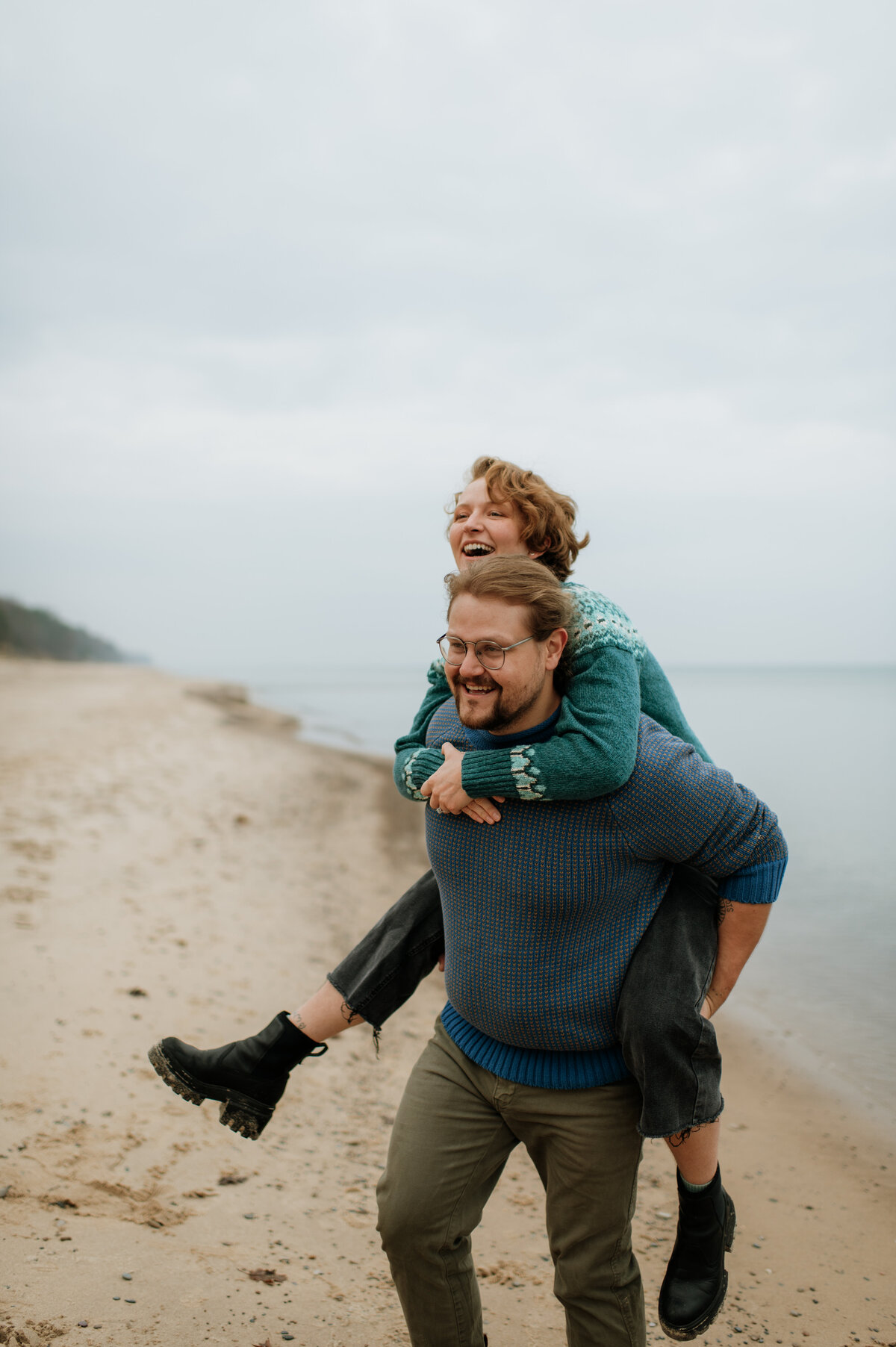 couples beach photo in South Bend.