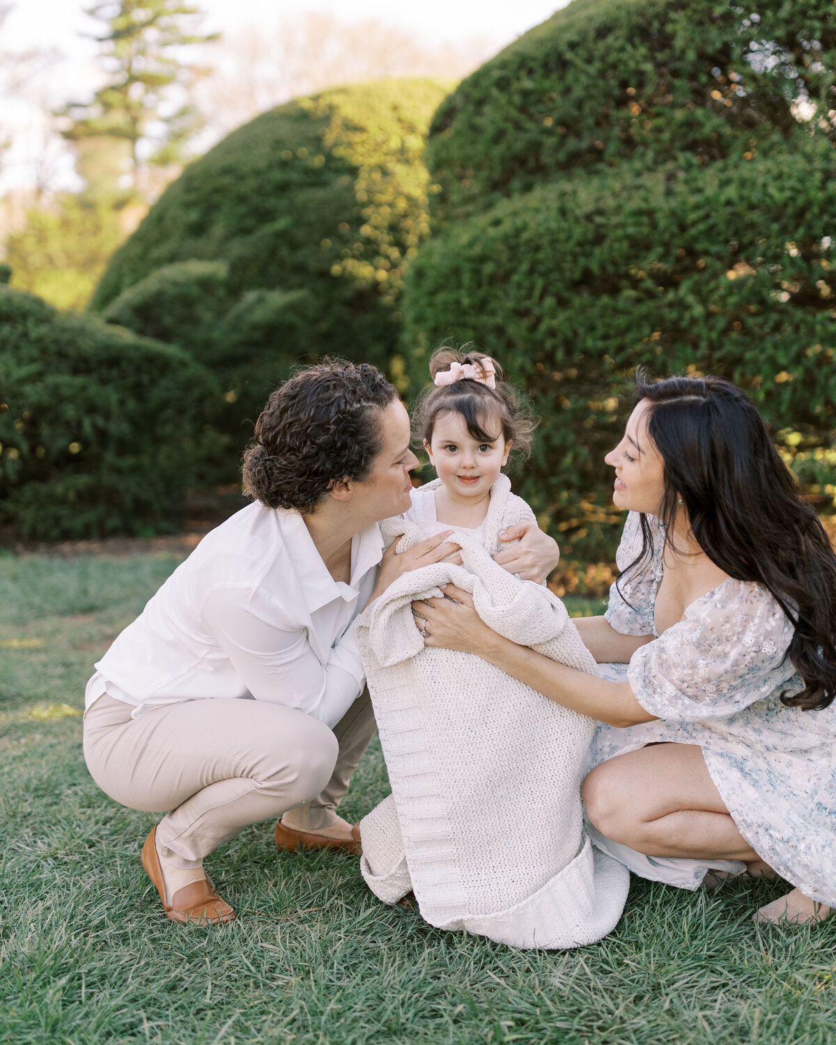 Philadelphia maternity photography session in a park - 17