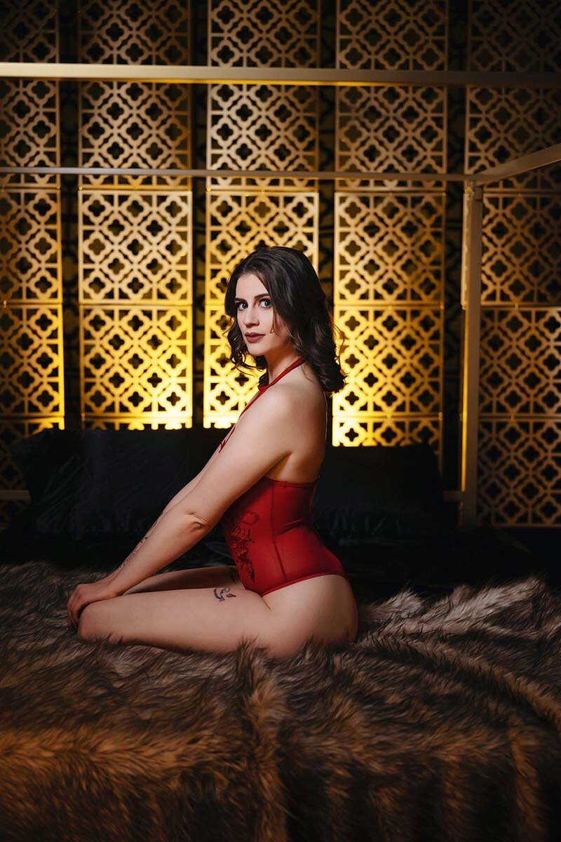 dark-luxury-boudoir-delaware-photographer