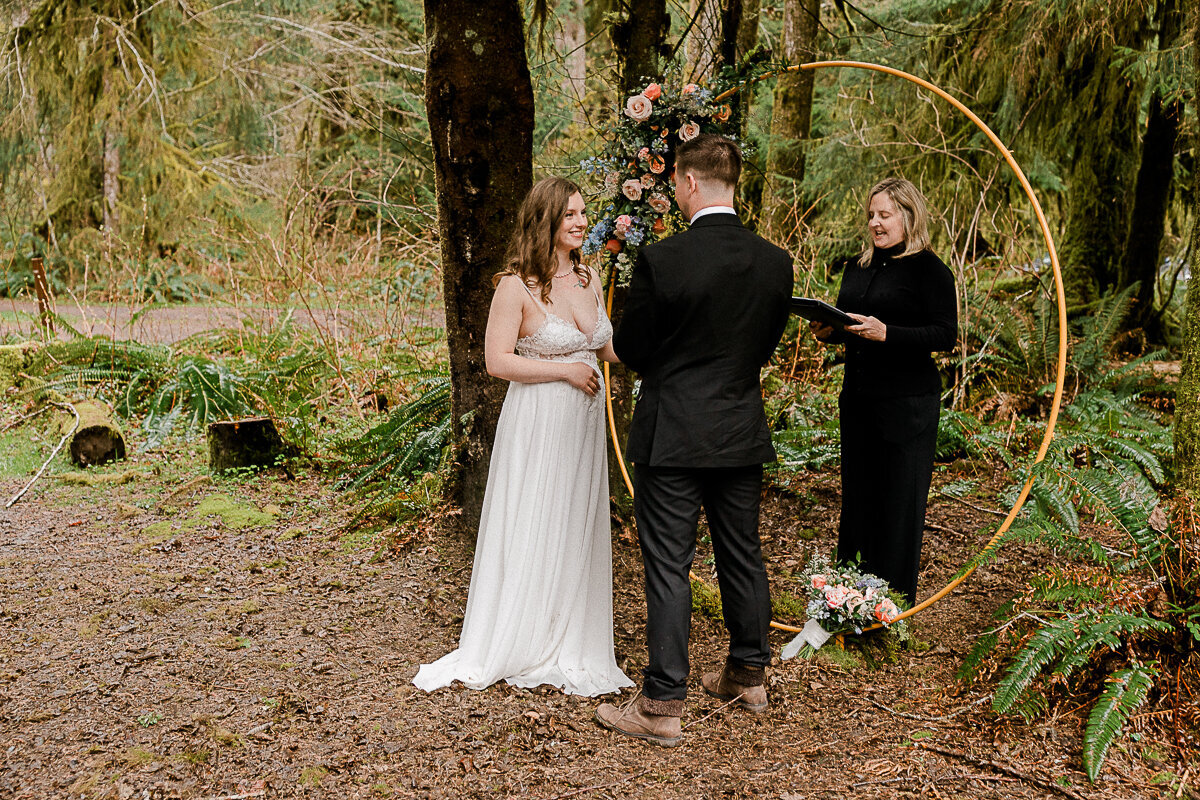 washingtonelopementphotographer-fernacreswedding-forkswashingtonwedding-pnwelopement-50