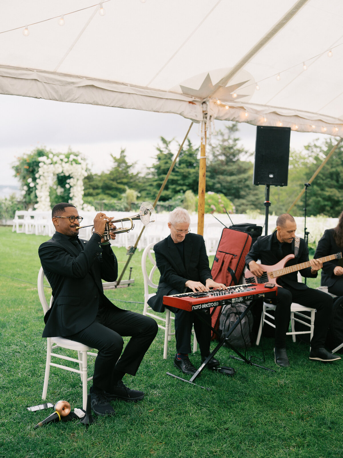 luxury-cocktail-hour-at-castle-hill-inn