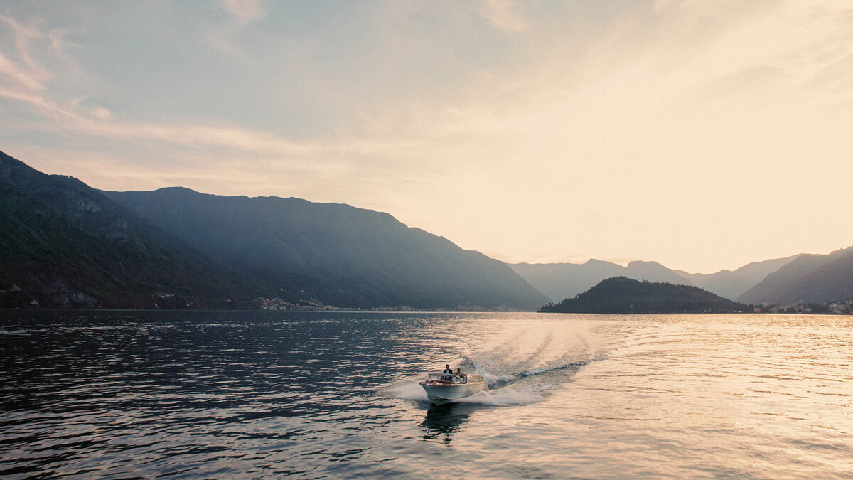Olesia-and-Charles_Lake-Como-Italy-pre-wedding-boat-session_Redamancy-Photo-and-Film_154_websize
