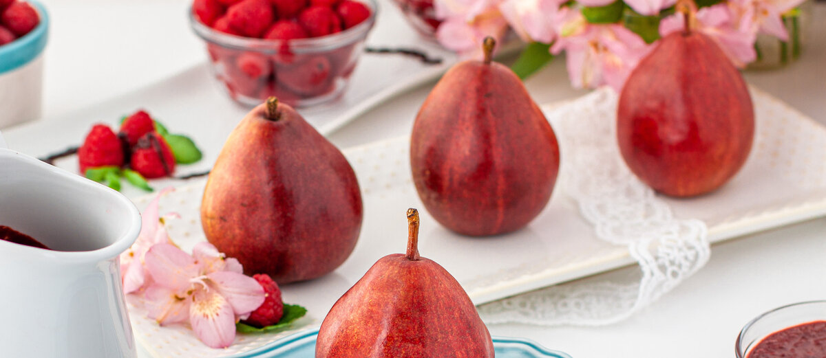 foodphotography_bakedpears_chocolaterasberrysauce-4589