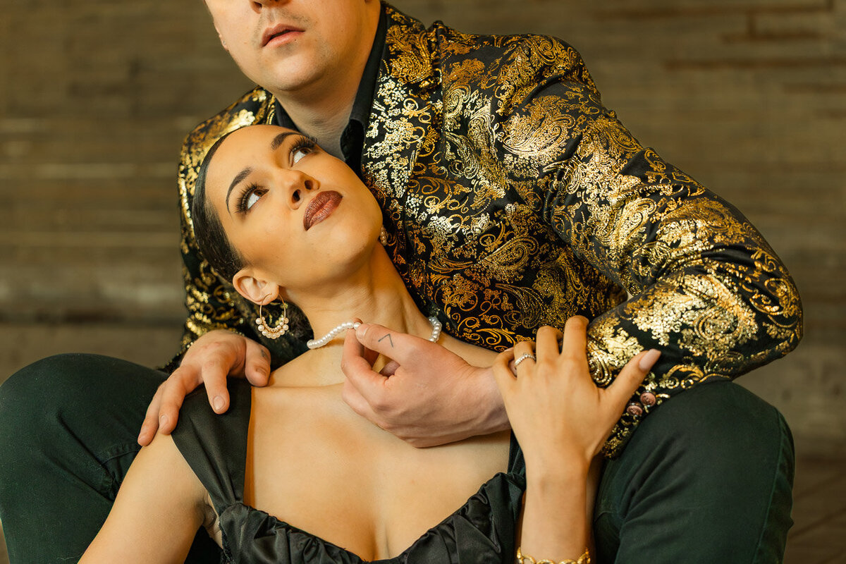 portrait-couple-woman-staring-up-14278