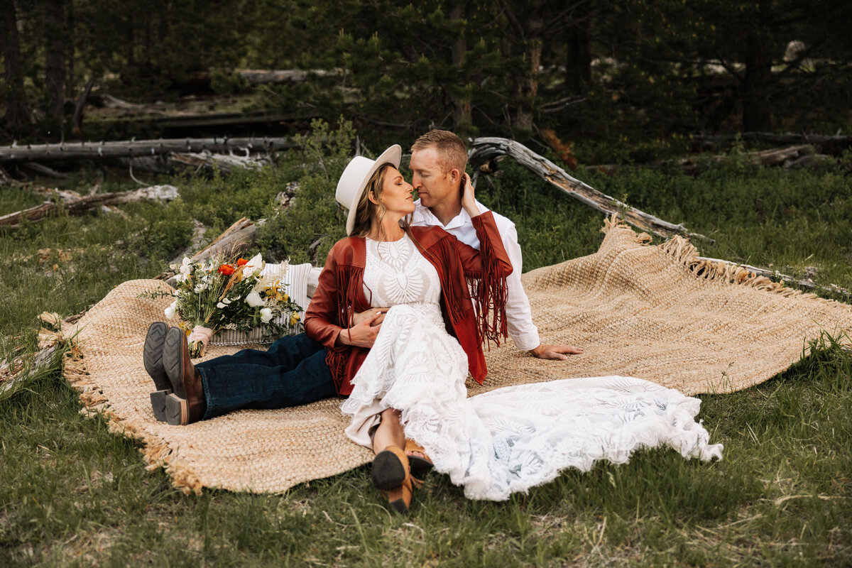boho-picnic-yellowstone-elopement-montana-destination